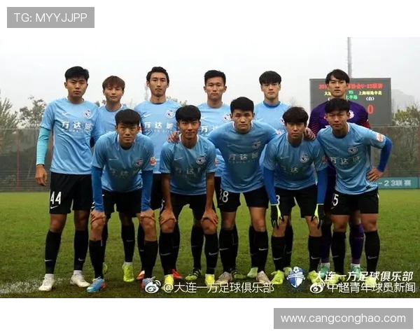 泊斯光荣与上海申花激战正酣谁能在这场较量中笑到最后