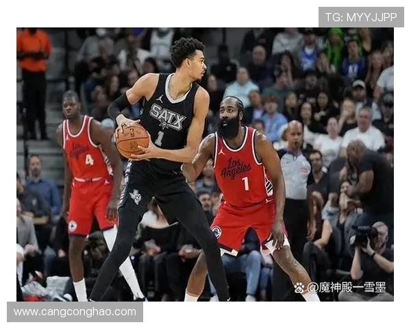 马刺主场迎战快船全力争胜球迷期待精彩对决